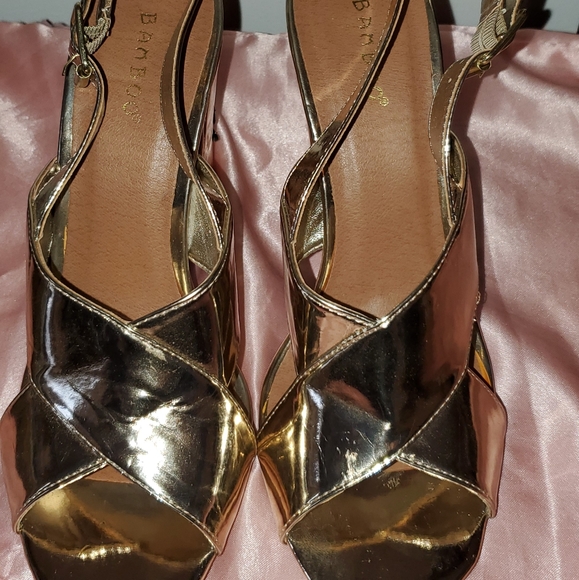 Metallic gold heel with snake heel - Picture 5 of 5